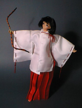 平安時代から、魔物を追い払うまじないとして行われて来た弦打ちをイメージしてみました。